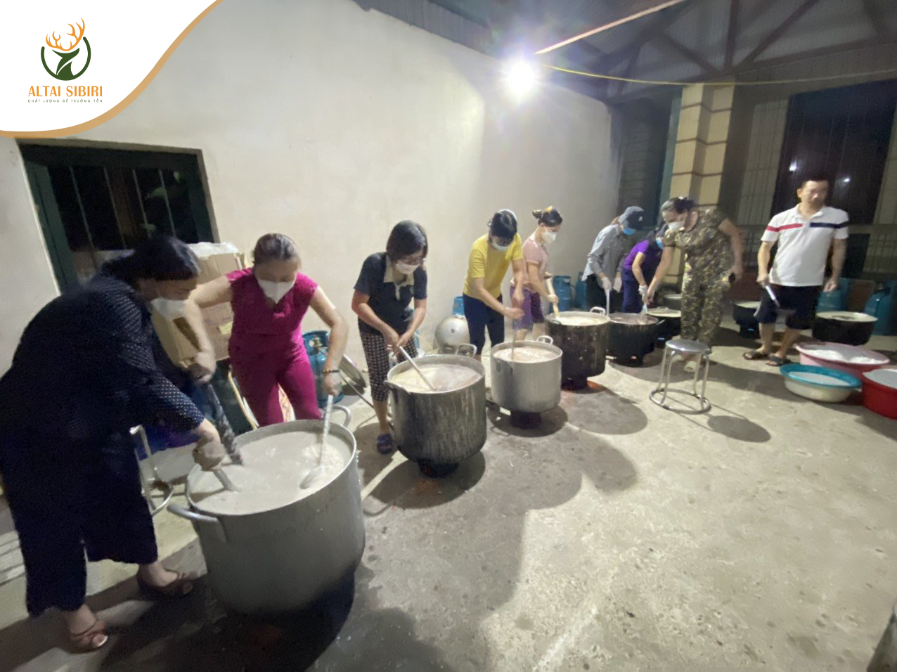 nấu cháo từ thiện